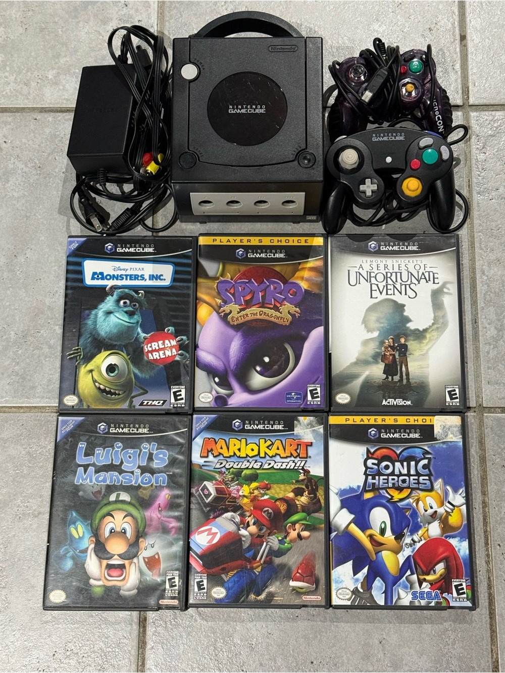 Nintendo GameCube Console Bundle in Black with 6 GameCube Titles